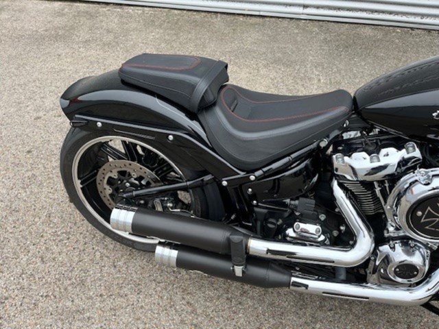 Harley-Davidson Softail Breakout FXBR (schwarz) - Bild 7