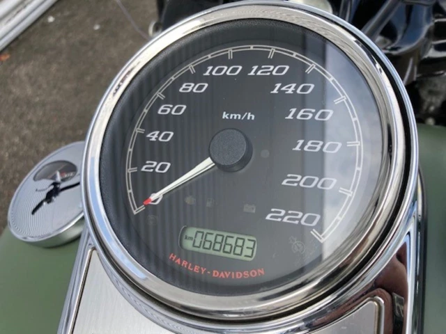 Harley-Davidson Road King Classic FLHRC (schwarz) - Bild 10