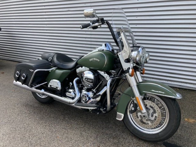 Harley-Davidson Road King Classic FLHRC (schwarz) - Bild 2