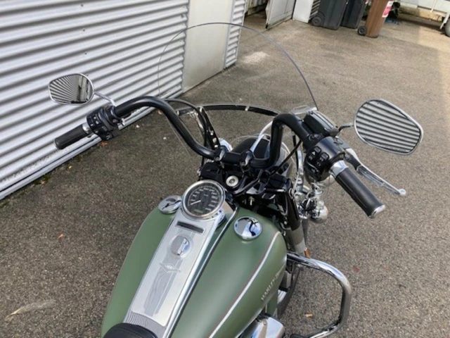 Harley-Davidson Road King Classic FLHRC (schwarz) - Bild 3