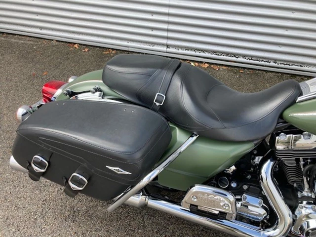 Harley-Davidson Road King Classic FLHRC (schwarz) - Bild 4