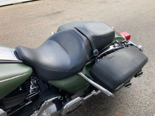 Harley-Davidson Road King Classic FLHRC (schwarz) - Bild 9