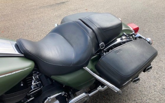 Gebrauchtmotorrad Harley-Davidson Road King Classic FLHRC - Bild 9