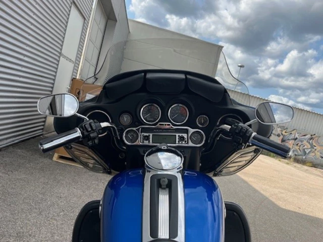 Harley-Davidson Electra Glide Classic FLHTC (blau) - Bild 12