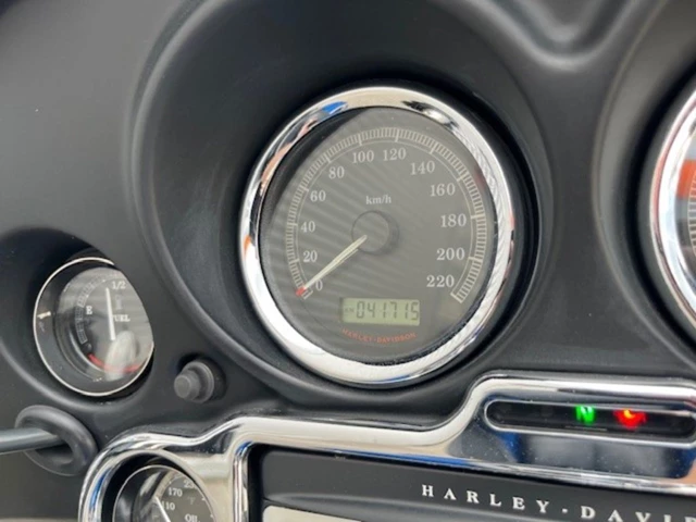 Harley-Davidson Electra Glide Classic FLHTC (blau) - Bild 13