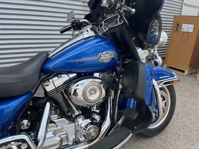 Harley-Davidson Electra Glide Classic FLHTC (blau) - Bild 3