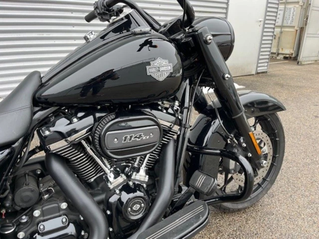 Harley-Davidson Touring Road King Special FLHRXS (schwarz) - Bild 3