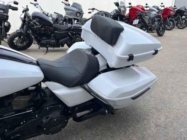 Harley-Davidson Street Glide FLHX (schwarz) - Bild 12