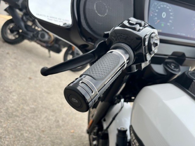 Harley-Davidson Street Glide FLHX (schwarz) - Bild 12