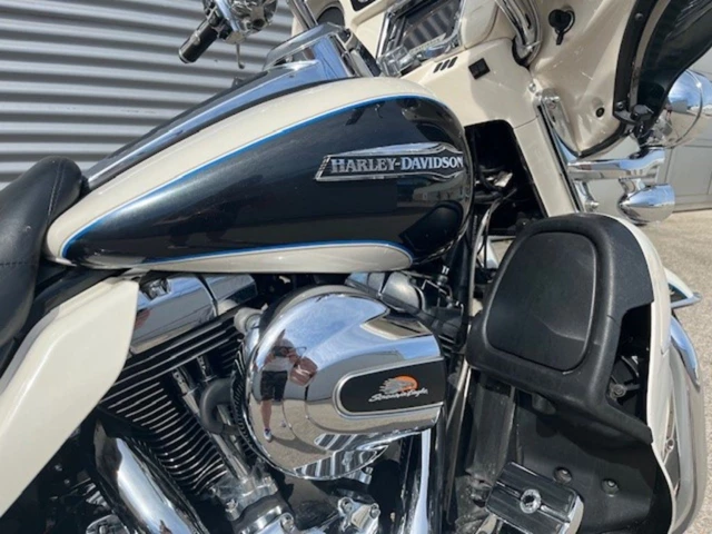 Harley-Davidson Electra Glide Ultra Classic FLHTCU (grün) - Bild 2