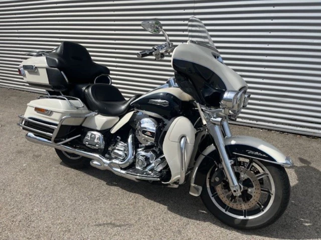 Harley-Davidson Electra Glide Ultra Classic FLHTCU (grün) - Bild 3