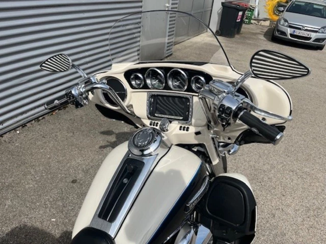 Harley-Davidson Electra Glide Ultra Classic FLHTCU (grün) - Bild 4