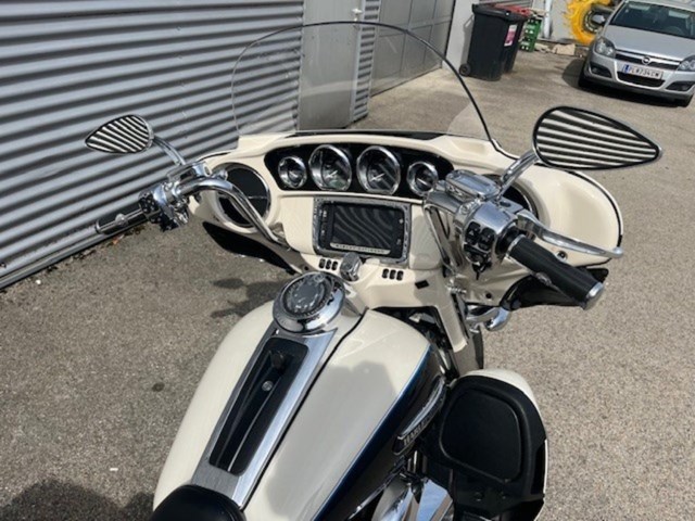 Harley-Davidson Electra Glide Ultra Classic FLHTCU (grün) - Bild 5