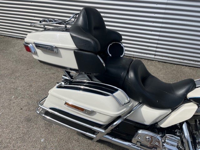 Harley-Davidson Electra Glide Ultra Classic FLHTCU (grün) - Bild 6