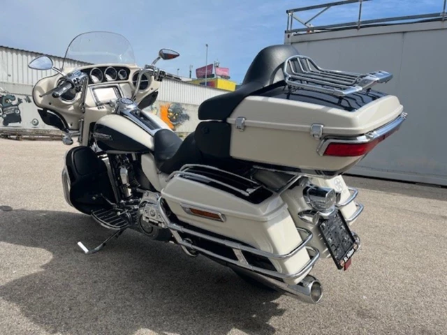 Harley-Davidson Electra Glide Ultra Classic FLHTCU (grün) - Bild 8