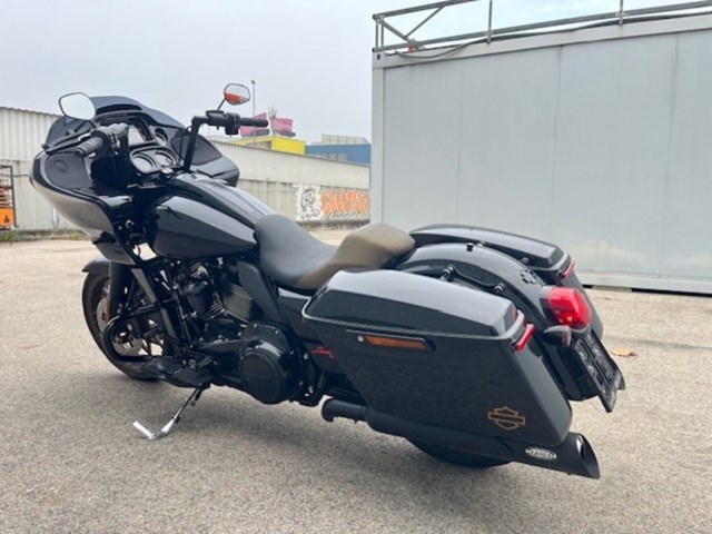 Harley-Davidson Touring Road Glide ST (schwarz) - Bild 11