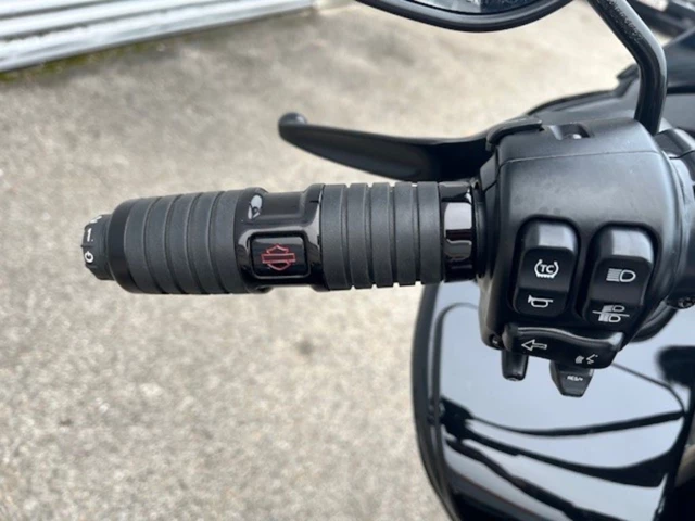 Harley-Davidson Touring Road Glide ST (schwarz) - Bild 16