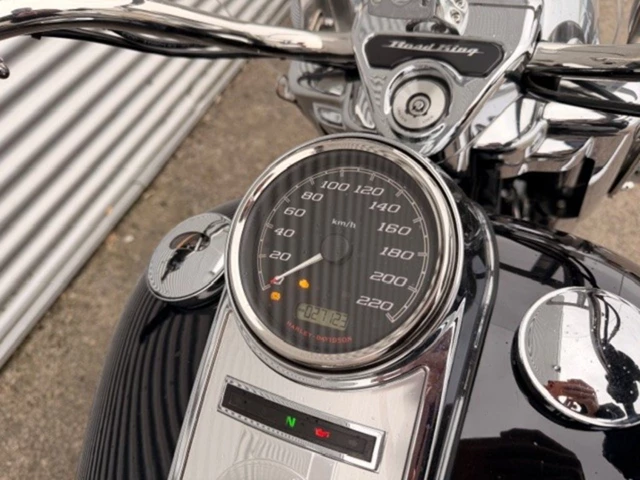 Harley-Davidson Road King Classic FLHRC (schwarz) - Bild 5