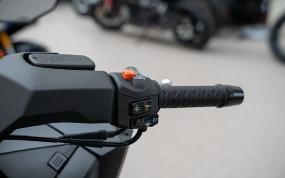 Neufahrzeug Kymco AK 575i ABS Premium - Bild 7