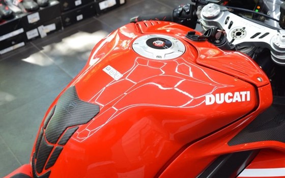 Gebrauchtmotorrad Ducati Panigale V4 Superleggera - Bild 9