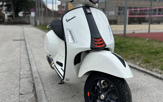 Gebrauchtmotorrad Vespa GTS 300 Super Sport - Bild 1