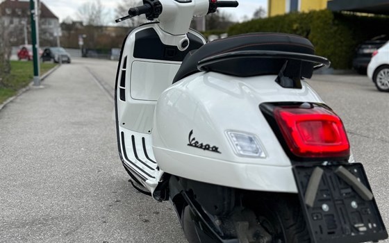 Gebrauchtmotorrad Vespa GTS 300 Super Sport - Bild 3