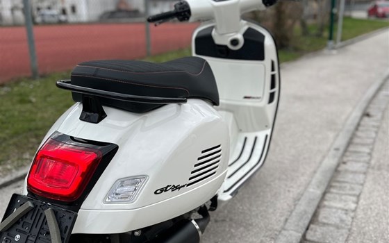 Gebrauchtmotorrad Vespa GTS 300 Super Sport - Bild 4