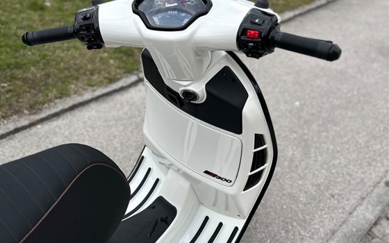 Gebrauchtmotorrad Vespa GTS 300 Super Sport - Bild 5