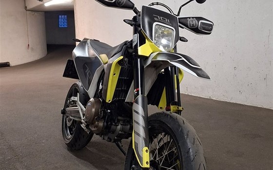 Gebrauchtmotorrad Husqvarna 701 Supermoto - Bild 2