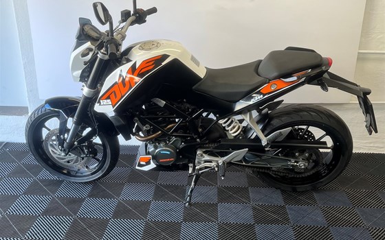 Gebrauchtmotorrad KTM 125 Duke - Bild 4