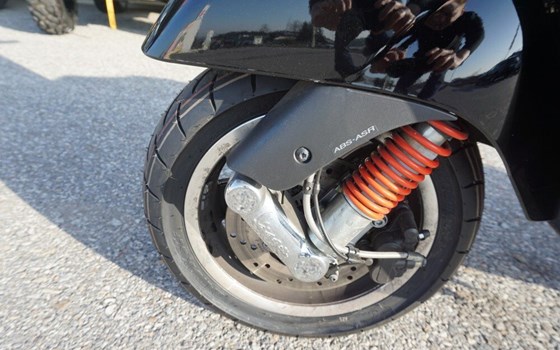 Gebrauchtmotorrad Vespa GTS 300 i.e. Super - Bild 5