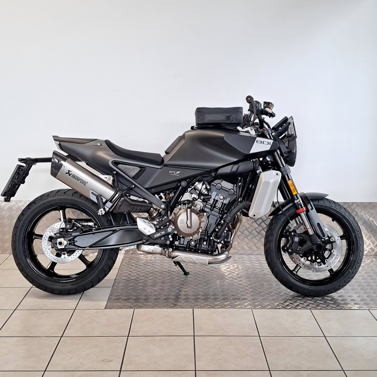 Husqvarna Svartpilen 801