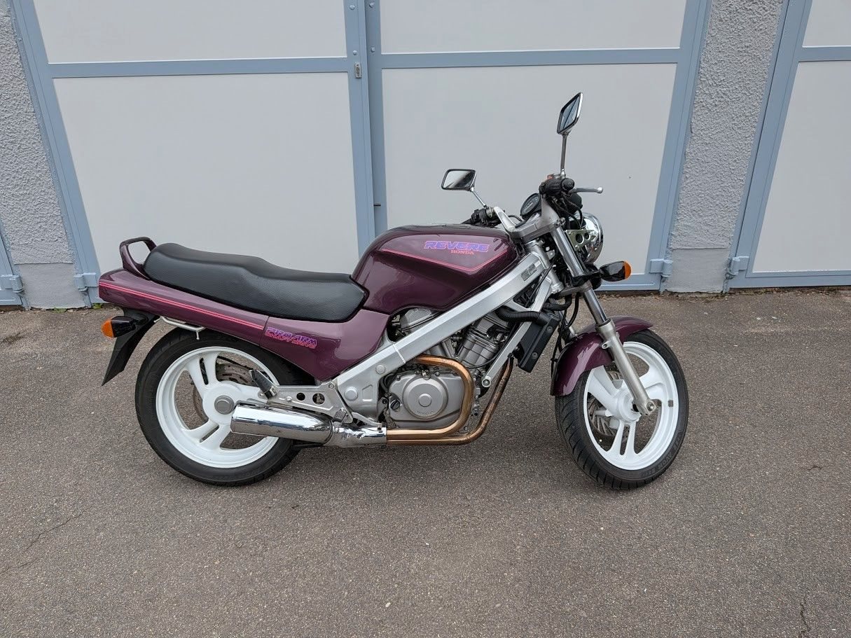 Honda NTV 650 Revere 