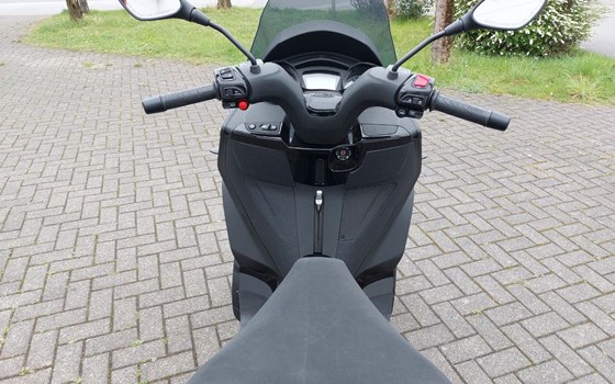 Gebrauchtmotorrad Piaggio MP3 300 - Bild 12