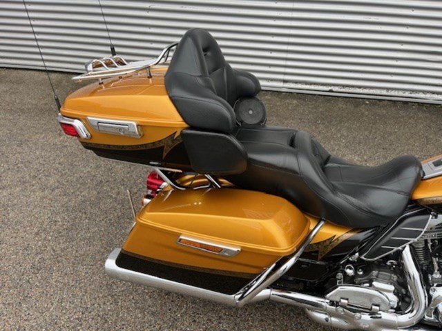 Harley-Davidson CVO Ultra Limited FLHTKSE (gold) - Bild 12