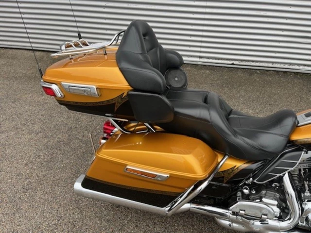 Harley-Davidson CVO Ultra Limited FLHTKSE (gold) - Bild 12