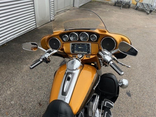 Harley-Davidson CVO Ultra Limited FLHTKSE (gold) - Bild 13