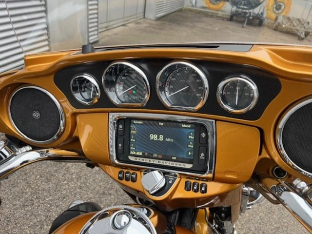 Harley-Davidson CVO Ultra Limited FLHTKSE (gold) - Bild 3