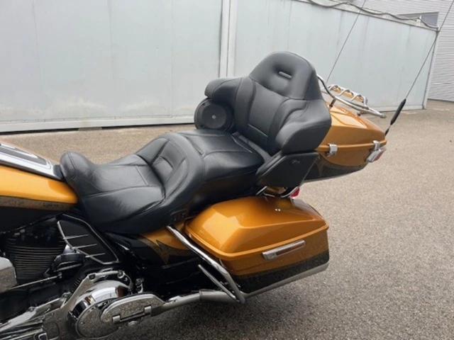 Harley-Davidson CVO Ultra Limited FLHTKSE (gold) - Bild 7