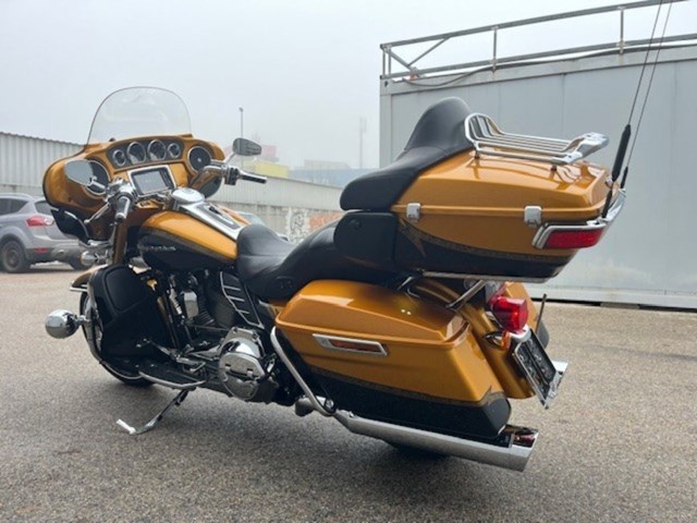 Harley-Davidson CVO Ultra Limited FLHTKSE (gold) - Bild 9