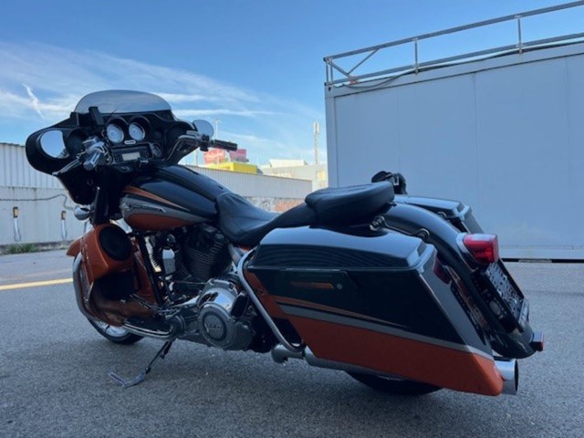 Harley-Davidson CVO Street Glide FLHXSE (schwarz) - Bild 10