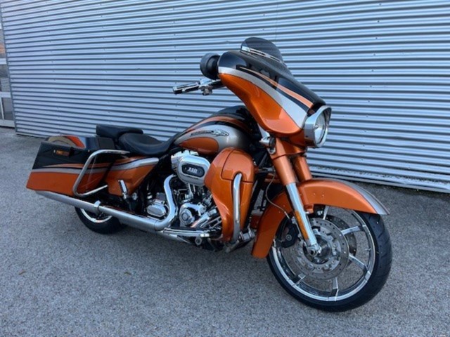 Harley-Davidson CVO Street Glide FLHXSE (schwarz) - Bild 5