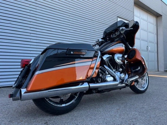Harley-Davidson CVO Street Glide FLHXSE (schwarz) - Bild 8