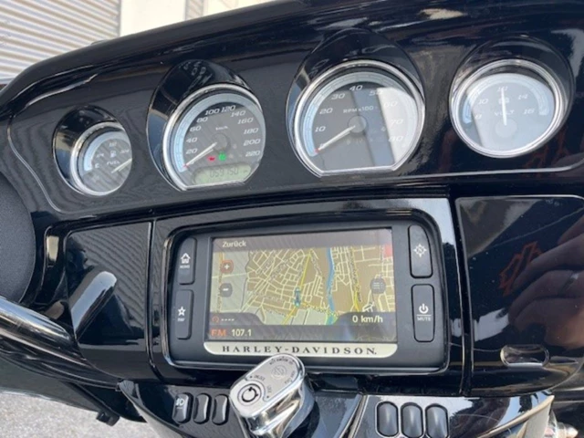 Harley-Davidson Touring Electra Glide Ultra Limited FLHTK (schwarz) - Bild 12