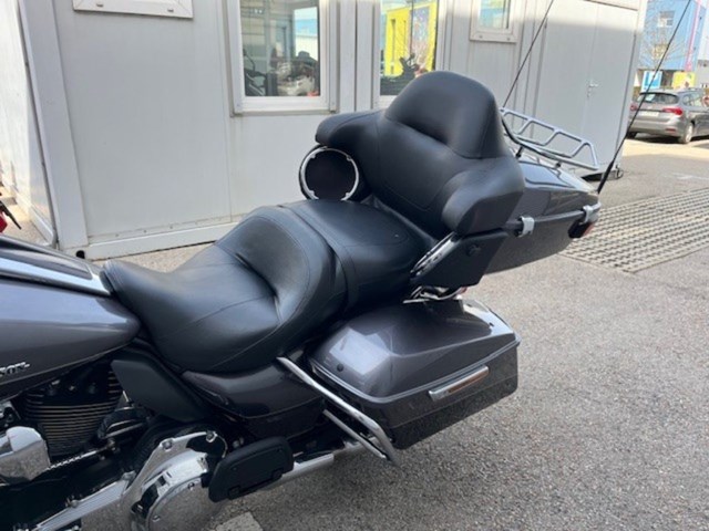 Harley-Davidson Touring Electra Glide Ultra Limited FLHTK (schwarz) - Bild 9