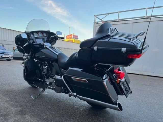 Harley-Davidson Touring Electra Glide Ultra Limited FLHTK (schwarz) - Bild 8