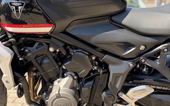 Gebrauchtmotorrad Triumph Trident 660 - Bild 9
