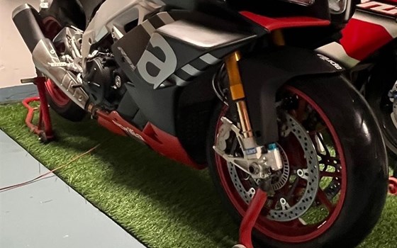 Gebrauchtmotorrad Aprilia RSV 4 Factory - Bild 1