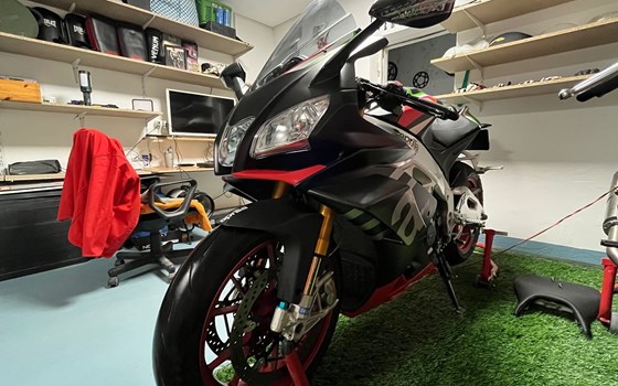 Gebrauchtmotorrad Aprilia RSV 4 Factory - Bild 12