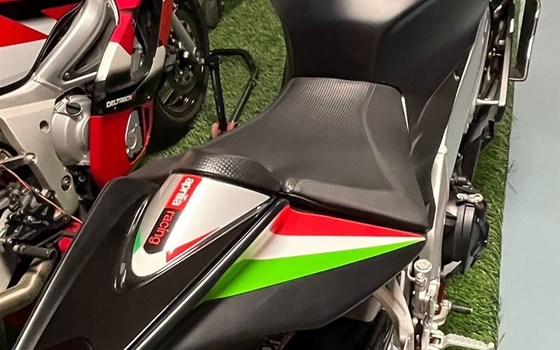 Gebrauchtmotorrad Aprilia RSV 4 Factory - Bild 14